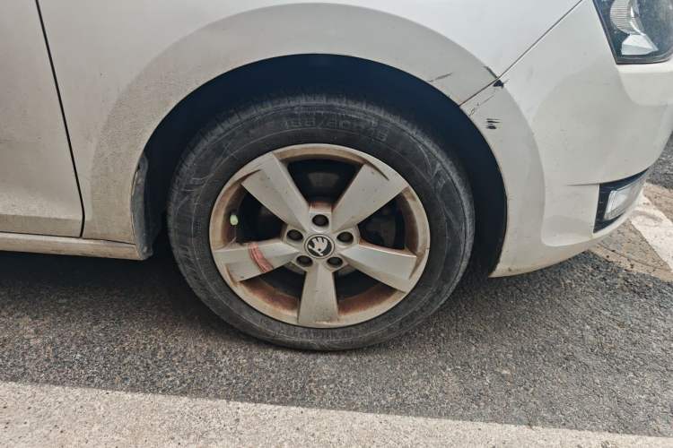Used Skoda Rapid Spaceback 2016 Revised 1.6L Automatic Chuanxing Version Right Front Wheel Hub