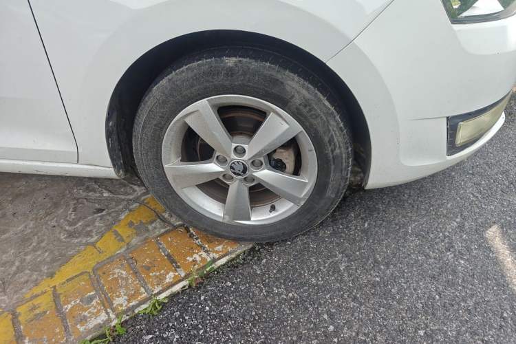 Used Skoda Rapid Spaceback 2016 Revised 1.6L Automatic Chuanxing Version Right Front Wheel Hub