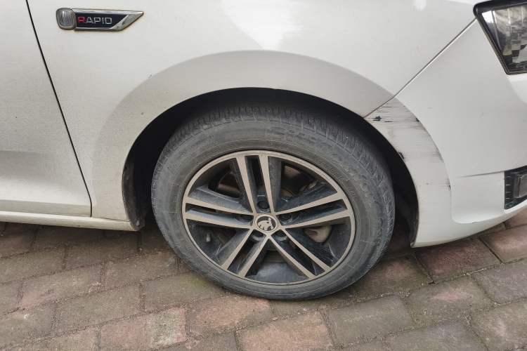 Used Skoda Rapid Spaceback 2016 Facelifted TSI230 DSG Smart Drive Version Right Front Wheel Hub