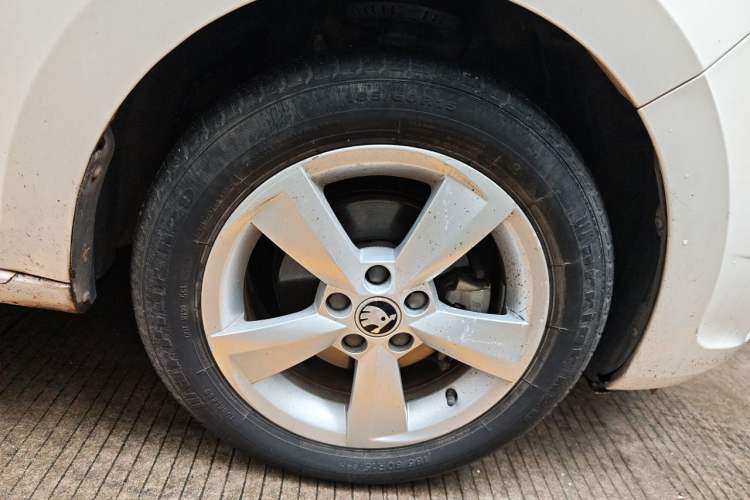 Used Skoda Rapid Spaceback 2016 Revised 1.6L Automatic Chuanxing Version Right Front Wheel Hub