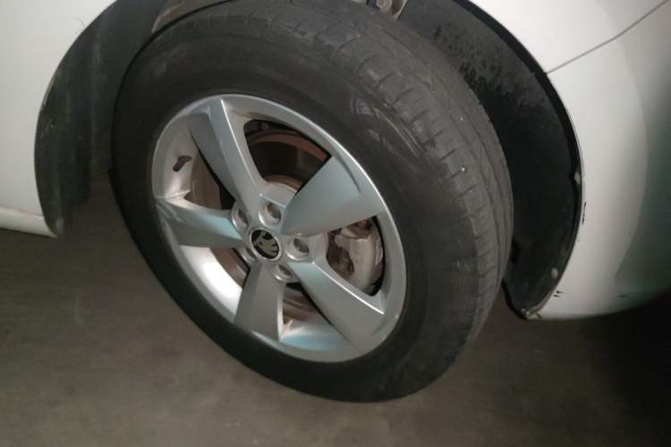 Used Skoda Rapid Spaceback 2016 Revised 1.6L Automatic Chuanxing Version Right Front Wheel Hub