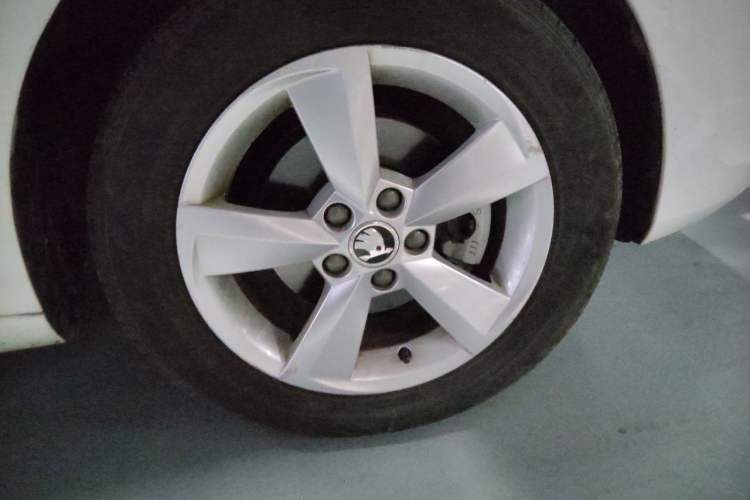 Used Skoda Rapid Spaceback 2016 Revised 1.6L Automatic Chuanxing Version Right Front Wheel Hub