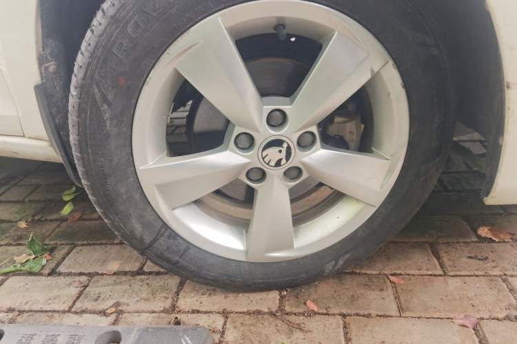 Used Skoda Rapid Spaceback 2016 1.6L Automatic Chuanxing Edition Right Front Wheel Hub