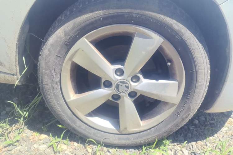 Used Skoda Rapid Spaceback 2016 Revised 1.6L Automatic Chuanxing Version Right Front Wheel Hub