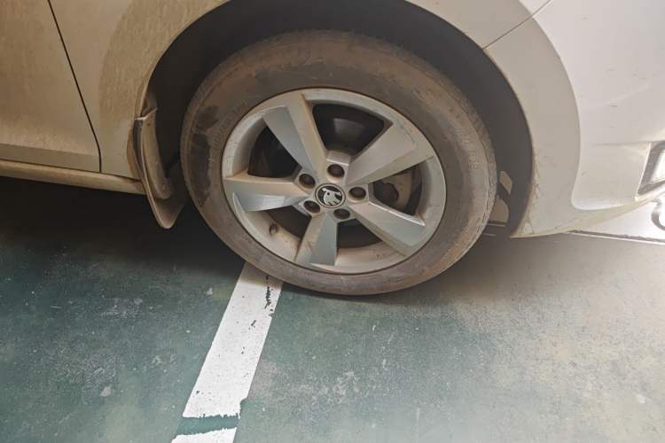 Used Skoda Rapid Spaceback 2016 Revised 1.6L Manual Chuanxing Edition Right Front Wheel Hub