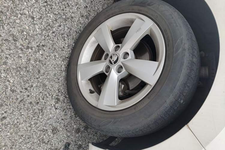 Used Skoda Rapid Spaceback 2016 Revised 1.6L Automatic Chuanxing Version Right Front Wheel Hub