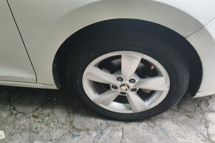 Used Skoda Rapid Spaceback 2016 Revised 1.6L Automatic Chuanxing Version Right Front Wheel Hub