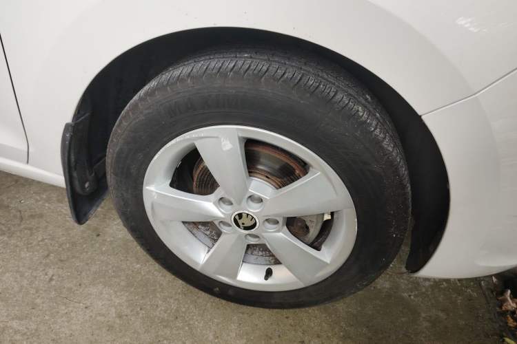 Used Skoda Rapid Spaceback 2016 Revised 1.6L Automatic Chuanxing Version Right Front Wheel Hub