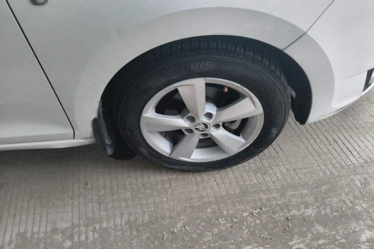Used Skoda Rapid Spaceback 2016 Revised 1.6L Automatic Chuanxing Version Right Front Wheel Hub