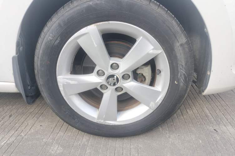 Used Skoda Rapid Spaceback 2016 Revised 1.6L Automatic Chuanxing Version Right Front Wheel Hub