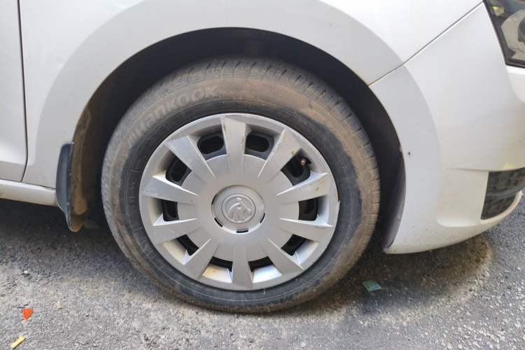 Used Skoda Rapid Spaceback 2016 1.6L Automatic Chuanxing Edition Right Front Wheel Hub