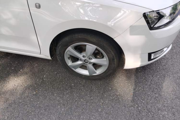 Used Skoda Rapid Spaceback 2016 Revised 1.6L Automatic Chuanxing Version Right Front Wheel Hub