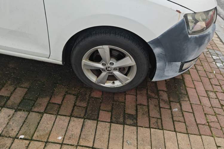 Used Skoda Rapid Spaceback 2016 Revised 1.6L Automatic Chuanxing Version Right Front Wheel Hub