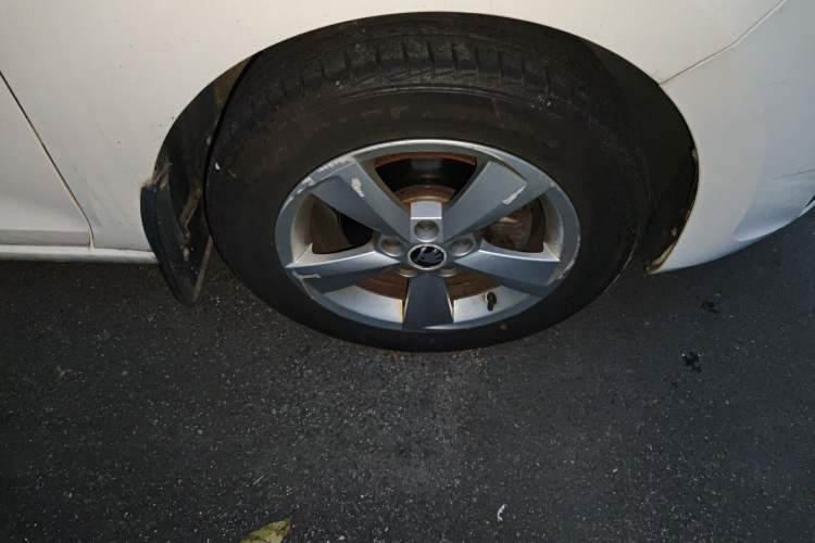 Used Skoda Rapid Spaceback 2016 1.6L Automatic Chuanxing Edition Right Front Wheel Hub