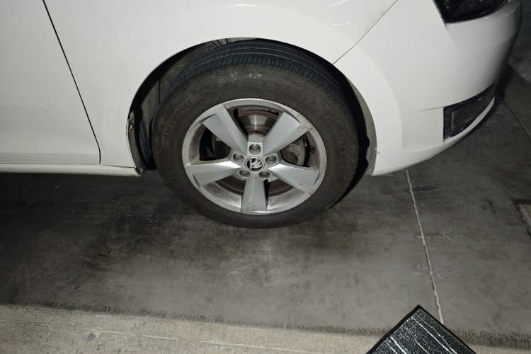 Used Skoda Rapid Spaceback 2016 1.6L Automatic Chuanxing Edition Right Front Wheel Hub