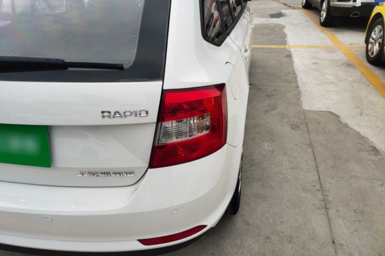 Used Skoda Rapid Spaceback 2016 Revised Version 1.6L Automatic Front-Drive Edition Right Rear Taillight