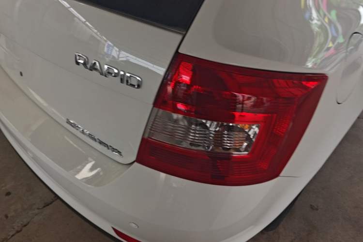 Used Skoda Rapid Spaceback 2016 Revised Version 1.6L Automatic Front-Drive Edition Right Rear Taillight