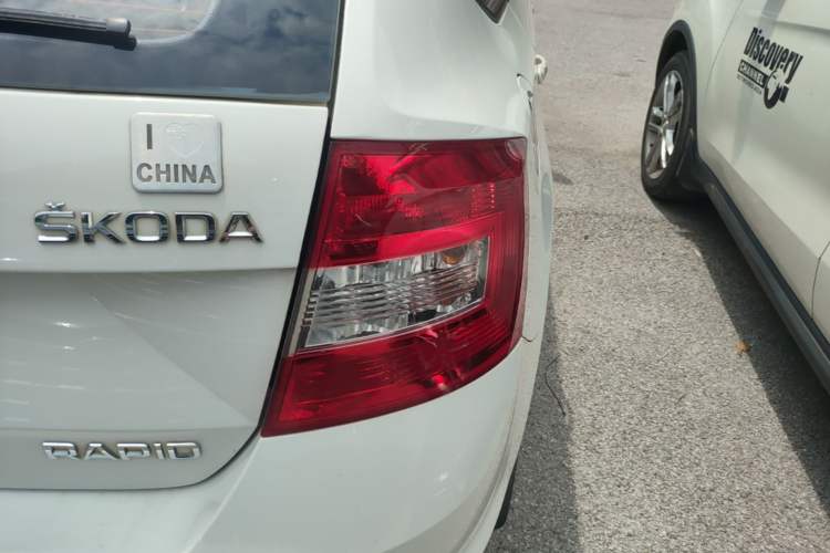 Used Skoda Rapid Spaceback 2016 Revised Version 1.6L Automatic Front-Drive Edition Right Rear Taillight
