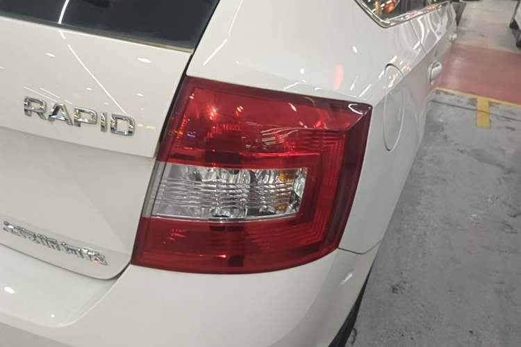 Used Skoda Rapid Spaceback 2016 Revised 1.6L Automatic Chuanxing Version Right Rear Taillight