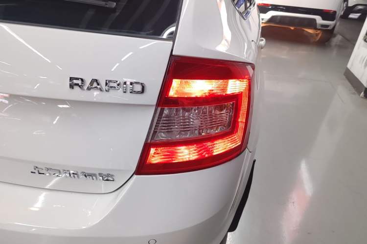 Used Skoda Rapid Spaceback 2016 Revised 1.6L Automatic Chuanxing Version Right Rear Taillight