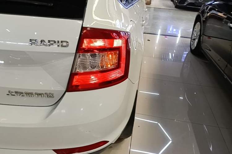 Used Skoda Rapid Spaceback 2016 Revised Version 1.6L Automatic Front-Drive Edition Right Rear Taillight