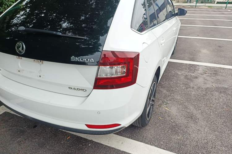 Used Skoda Rapid Spaceback 2016 1.6L Automatic Smart Drive Edition Right Rear Taillight