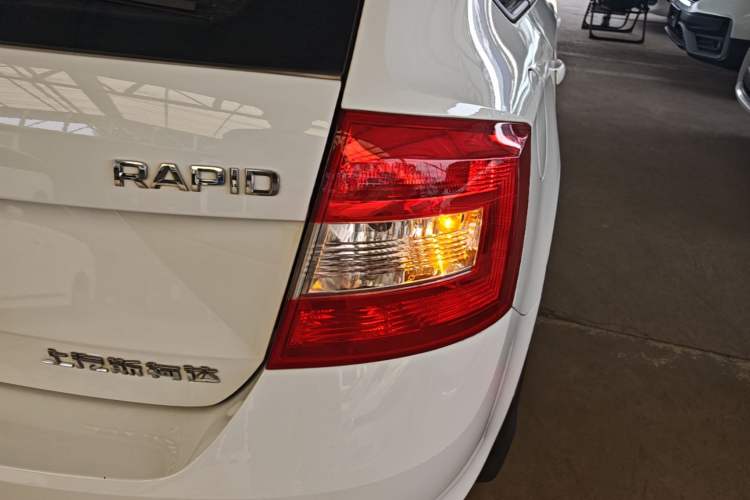 Used Skoda Rapid Spaceback 2016 Revised Version 1.6L Automatic Front-Drive Edition Right Rear Taillight