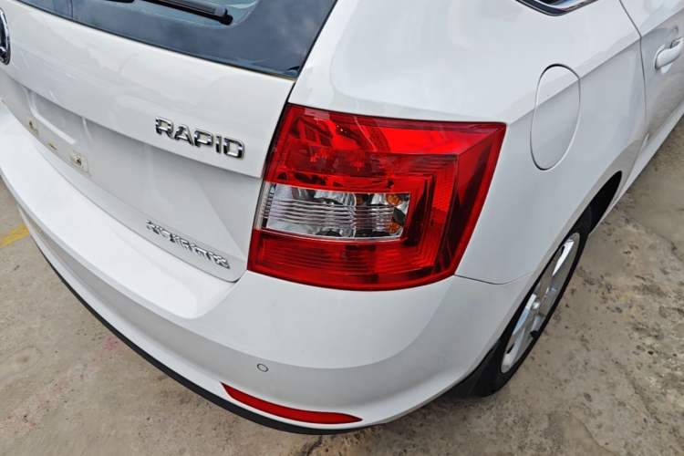 Used Skoda Rapid Spaceback 2016 Revised 1.6L Automatic Chuanxing Version Right Rear Taillight