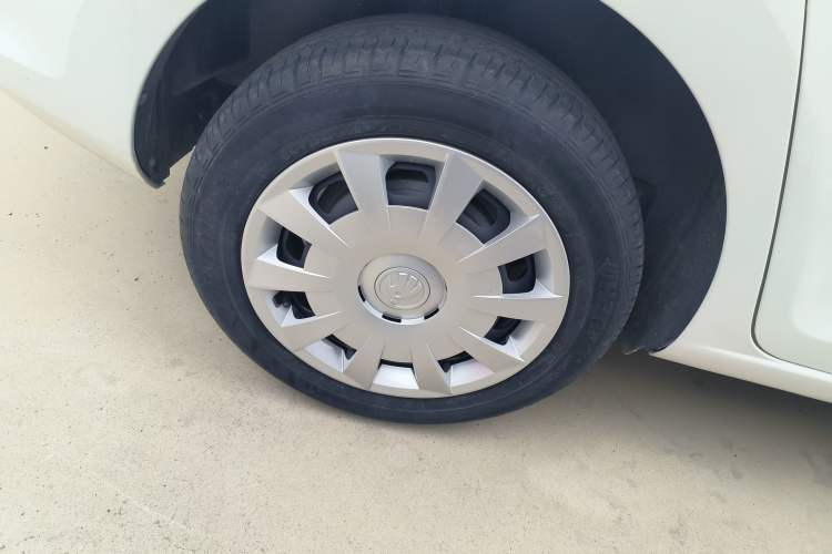 Used Skoda Rapid Spaceback 2016 Revised Version 1.6L Automatic Front-Drive Edition Right Rear Wheel Hub