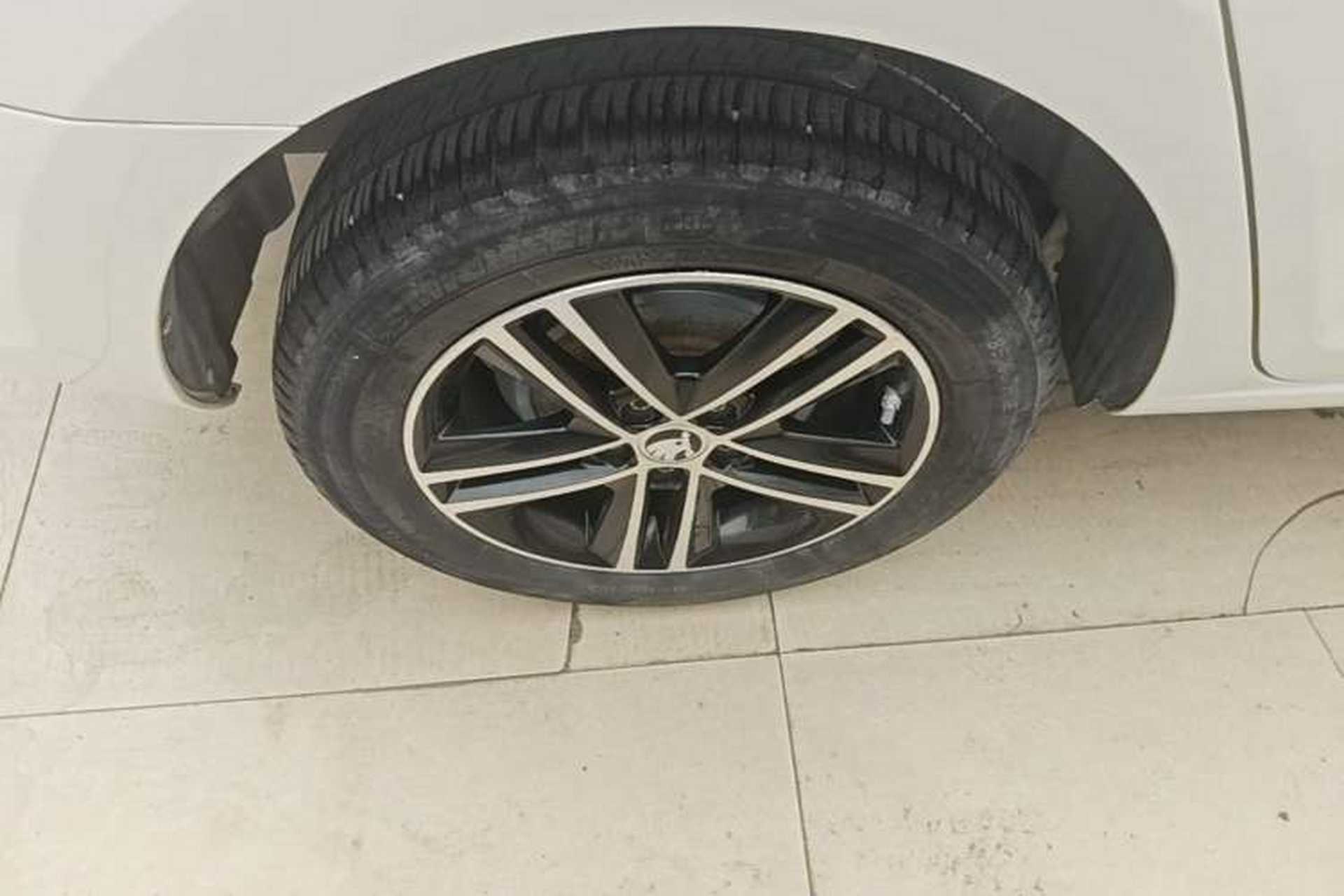 Used Skoda Rapid Spaceback 2016 Revised Version 1.6L Automatic Front-Drive Edition Right Rear Wheel Hub