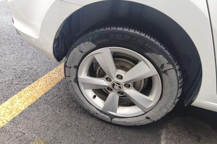 Used Skoda Rapid Spaceback 2016 Revised 1.6L Manual Chuanxing Edition Right Rear Wheel Hub