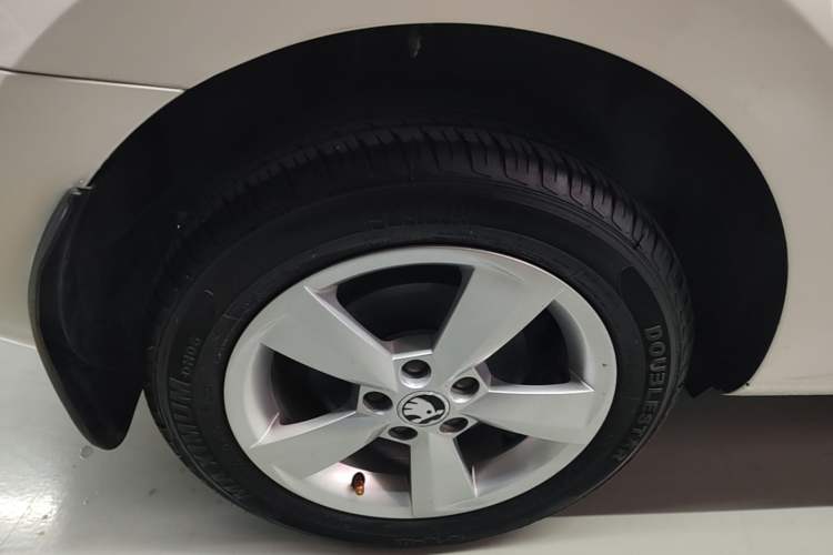 Used Skoda Rapid Spaceback 2016 Revised 1.6L Automatic Chuanxing Version Right Rear Wheel Hub