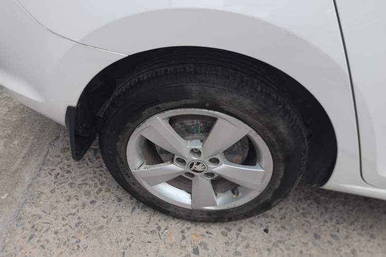 Used Skoda Rapid Spaceback 2016 1.6L Manual Trend Edition Right Rear Wheel Hub