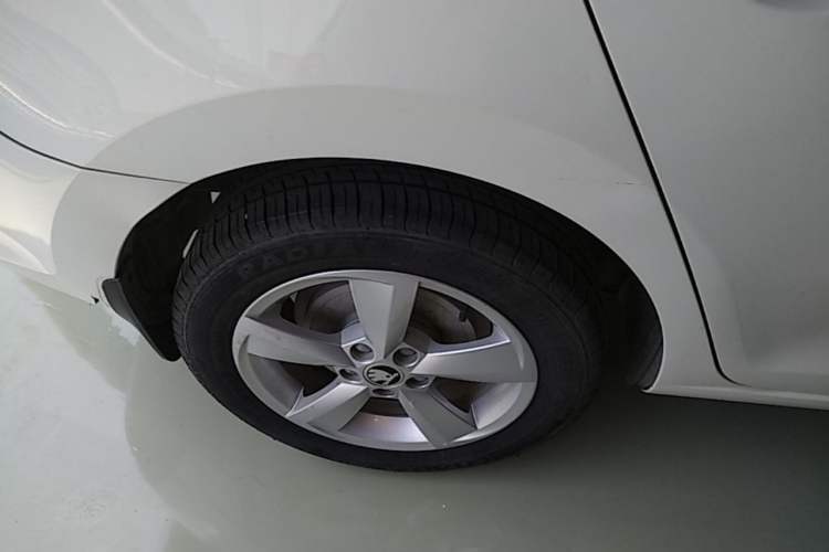 Used Skoda Rapid Spaceback 2016 Revised 1.6L Automatic Chuanxing Version Right Rear Wheel Hub