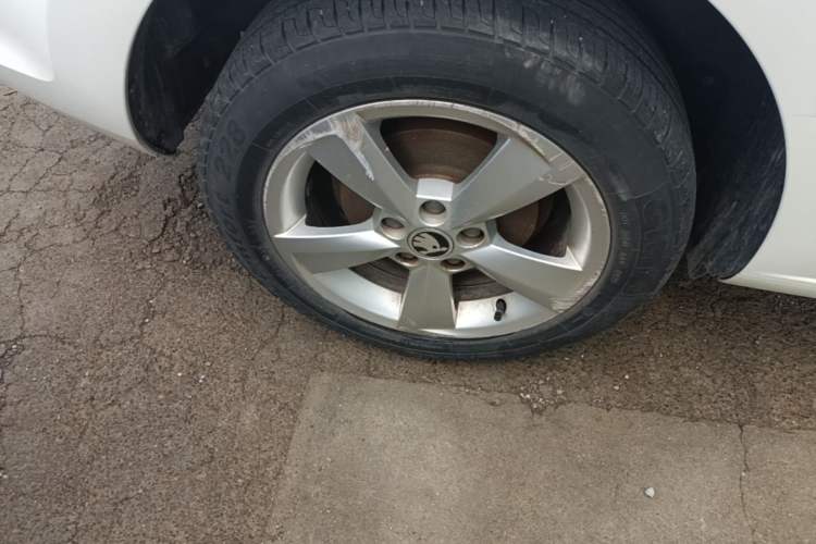 Used Skoda Rapid Spaceback 2016 Revised 1.6L Automatic Chuanxing Version Right Rear Wheel Hub