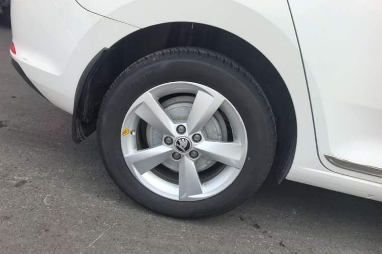 Used Skoda Rapid Spaceback 2016 Revised 1.6L Automatic Chuanxing Version Right Rear Wheel Hub