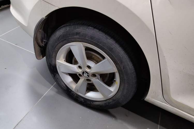 Used Skoda Rapid Spaceback 2016 Revised 1.6L Automatic Chuanxing Version Right Rear Wheel Hub