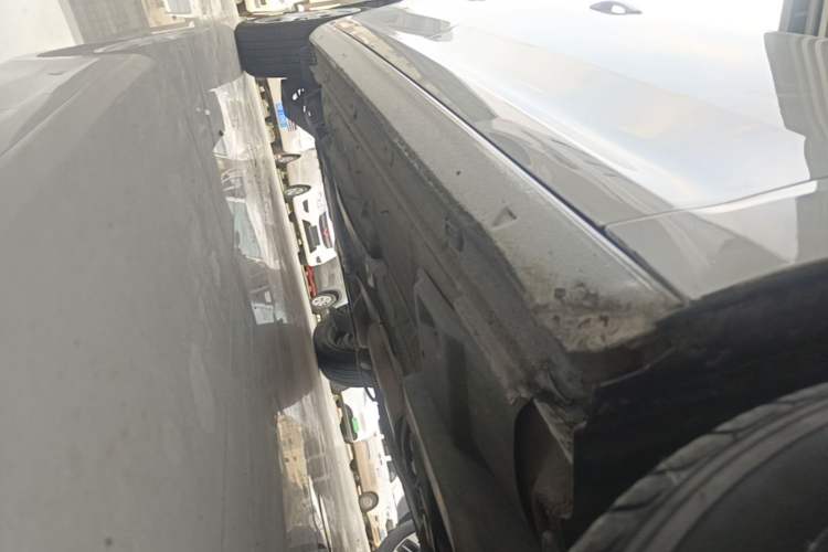 Used Skoda Rapid Spaceback 2016 Revised Version 1.6L Manual Front-Drive Edition Right Side Sill