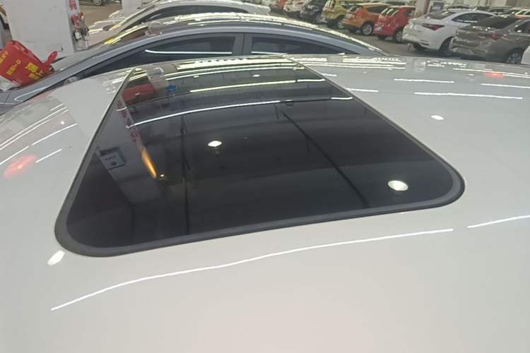Used Skoda Rapid Spaceback 2016 Revised 1.6L Automatic Chuanxing Version Roof