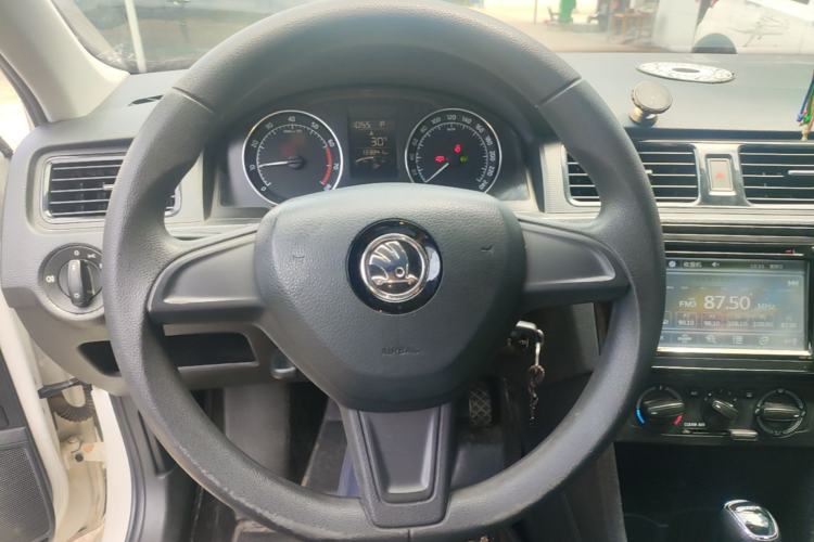 Used Skoda Rapid Spaceback 2016 1.6L Automatic Front-Wheel Drive Model Steering Wheel