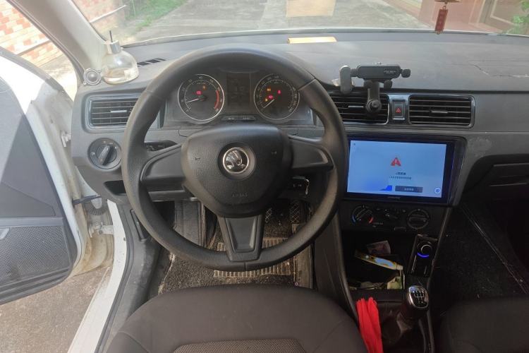 Used Skoda Rapid Spaceback 2016 Revised Version 1.6L Manual Front-Drive Edition Steering Wheel
