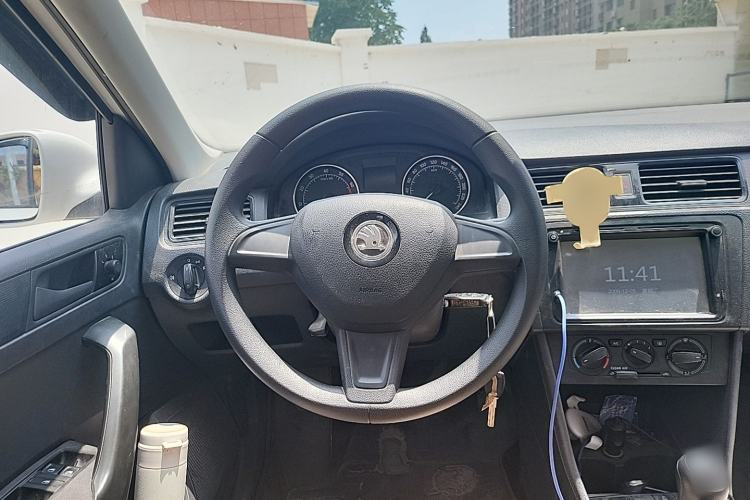Used Skoda Rapid Spaceback 2016 Revised Version 1.4L Manual Front-Drive Edition Steering Wheel