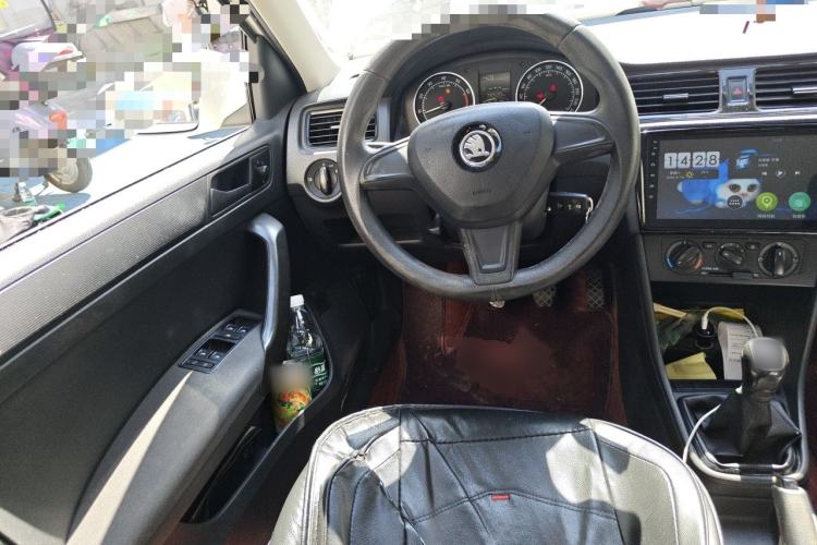 Used Skoda Rapid Spaceback 2016 Revised Version 1.4L Manual Front-Drive Edition Steering Wheel
