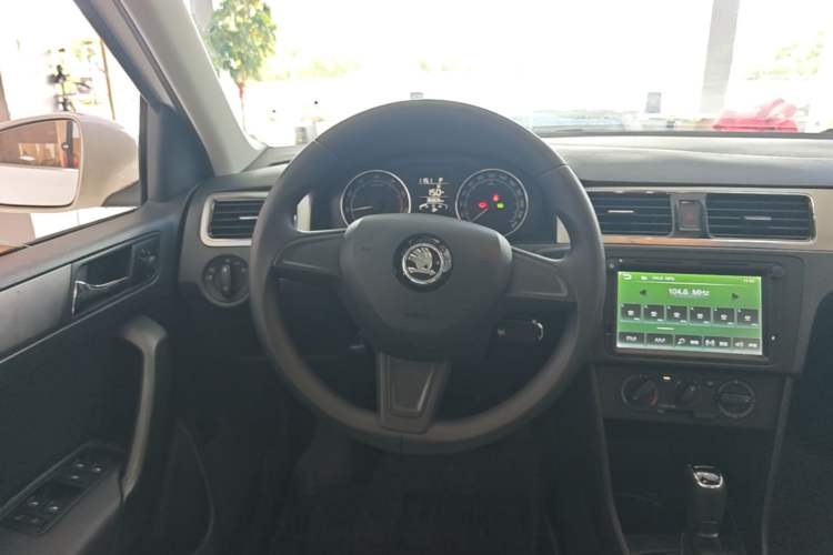 Used Skoda Rapid Spaceback 2016 Revised 1.6L Automatic Chuanxing Version Steering Wheel
