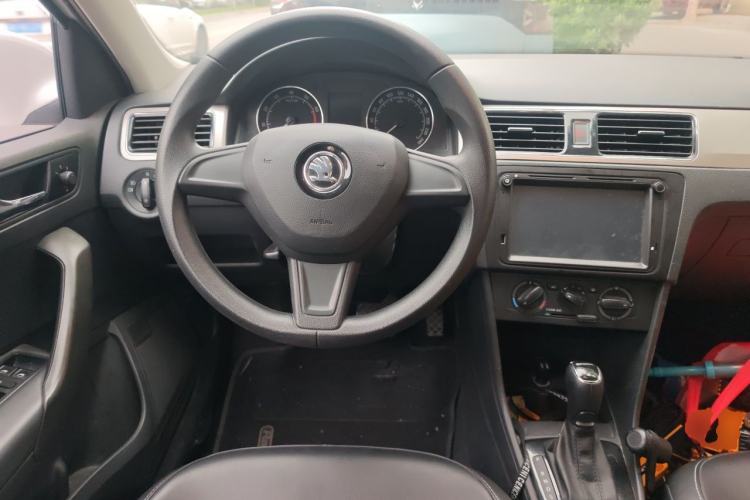 Used Skoda Rapid Spaceback 2016 Revised 1.6L Automatic Chuanxing Version Steering Wheel