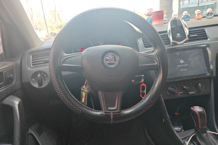 Used Skoda Rapid Spaceback 2016 Revised Version 1.6L Automatic Front-Drive Edition Steering Wheel