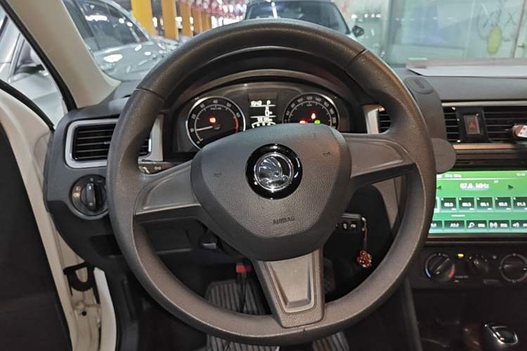 Used Skoda Rapid Spaceback 2016 Revised 1.6L Automatic Chuanxing Version Steering Wheel