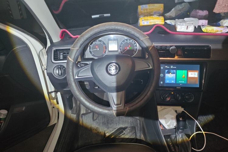 Used Skoda Rapid Spaceback 2016 Revised 1.6L Automatic Chuanxing Version Steering Wheel