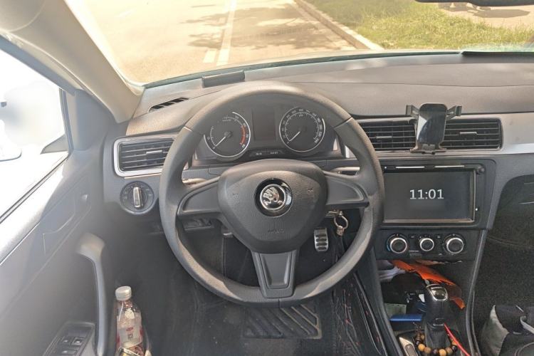 Used Skoda Rapid Spaceback 2016 Revised 1.6L Automatic Chuanxing Version Steering Wheel