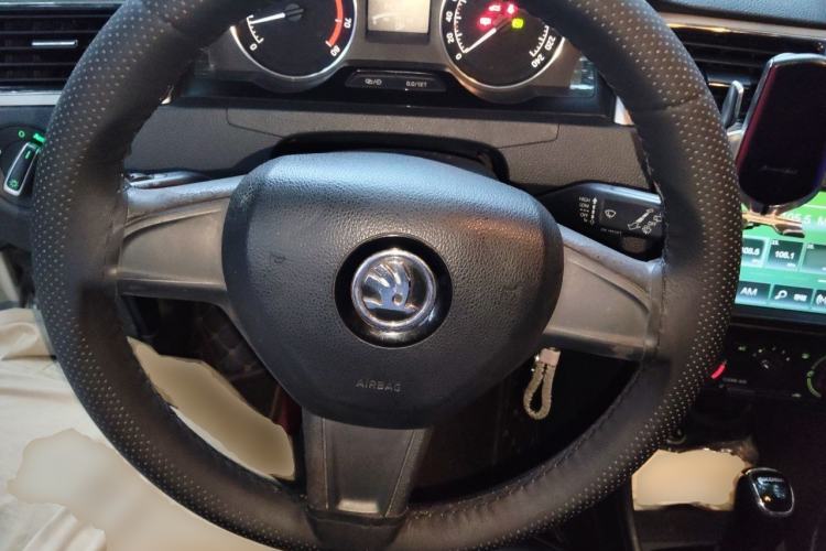 Used Skoda Rapid Spaceback 2016 Revised 1.6L Automatic Chuanxing Version Steering Wheel